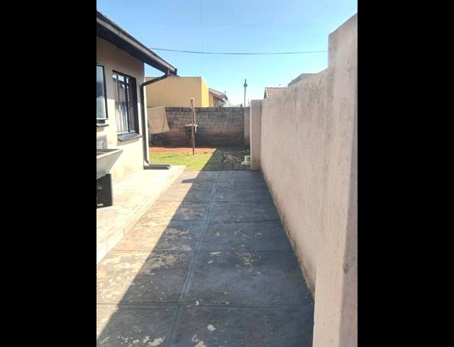 2 BEDROOM HOUSE FOR SALE IN PROTEA GLEN